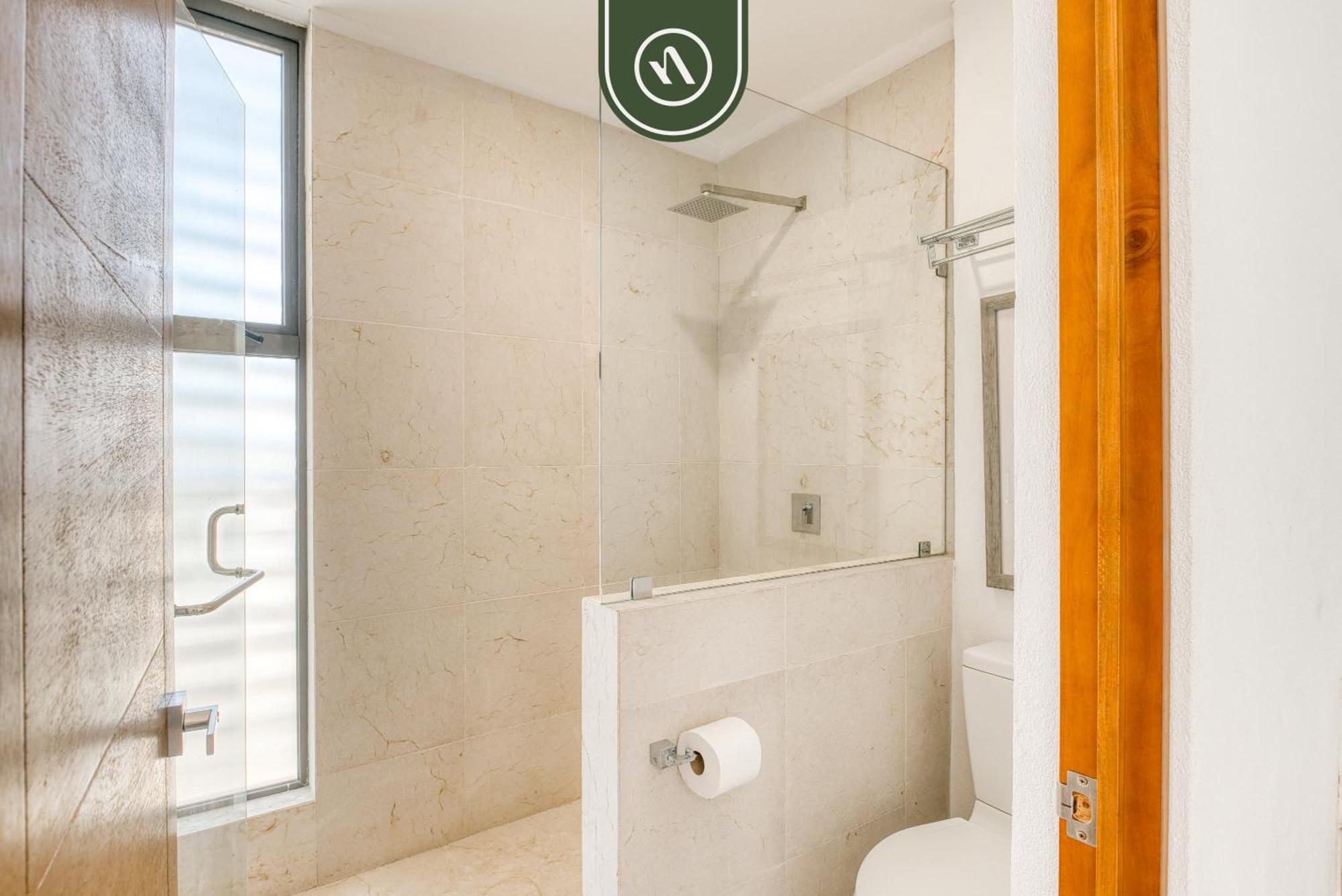 Luxury 4 Bedroom - Amazing Bay View - Pool Apartment