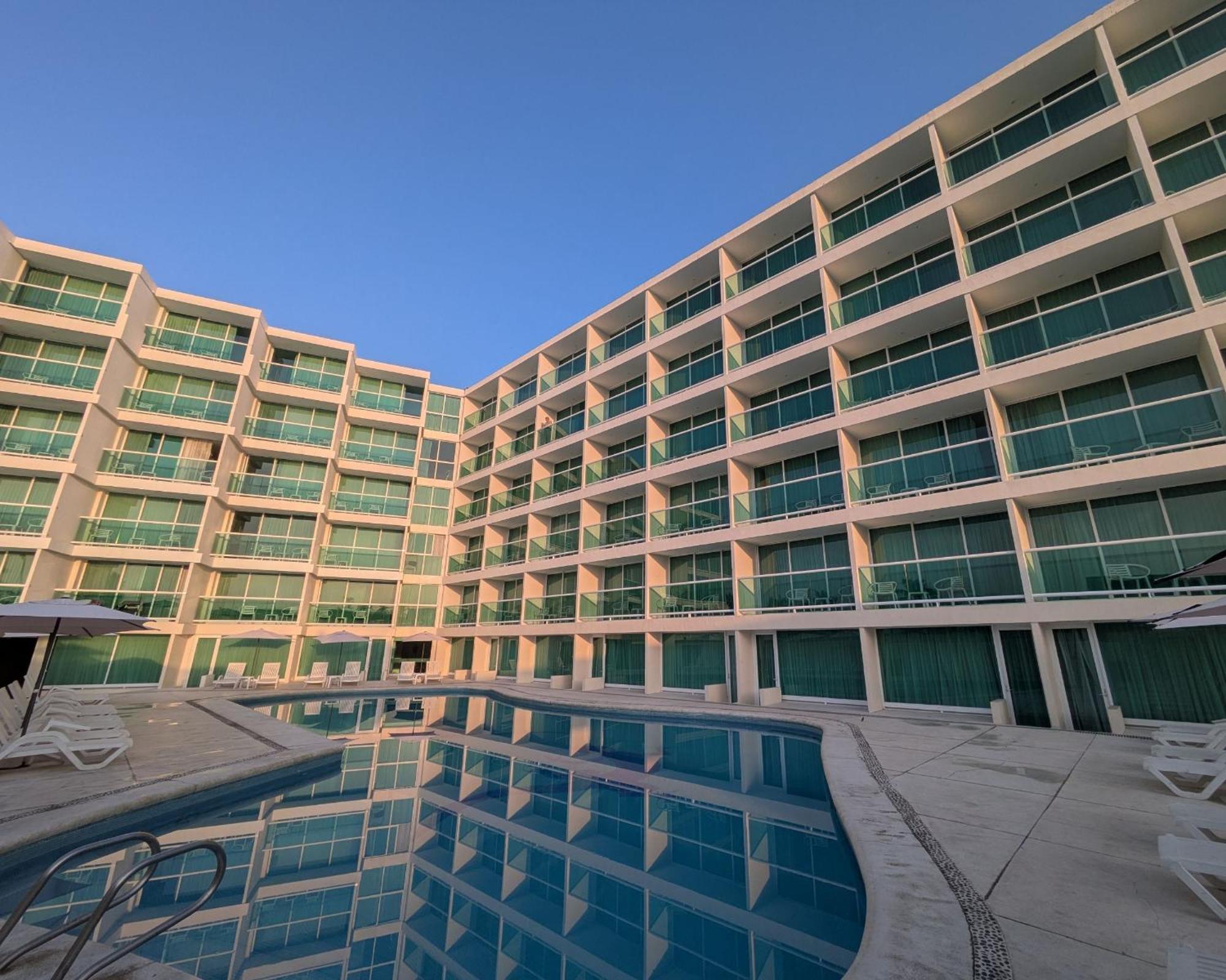 We Hotel 3*