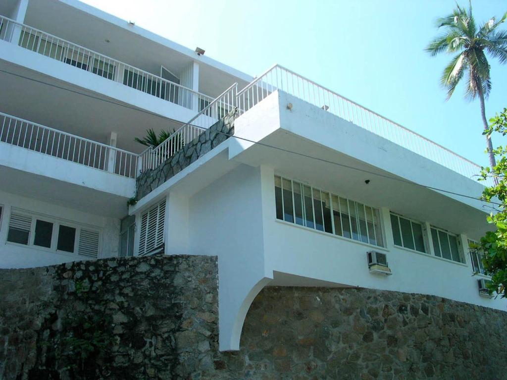 Pier D Luna Pensión Acapulco