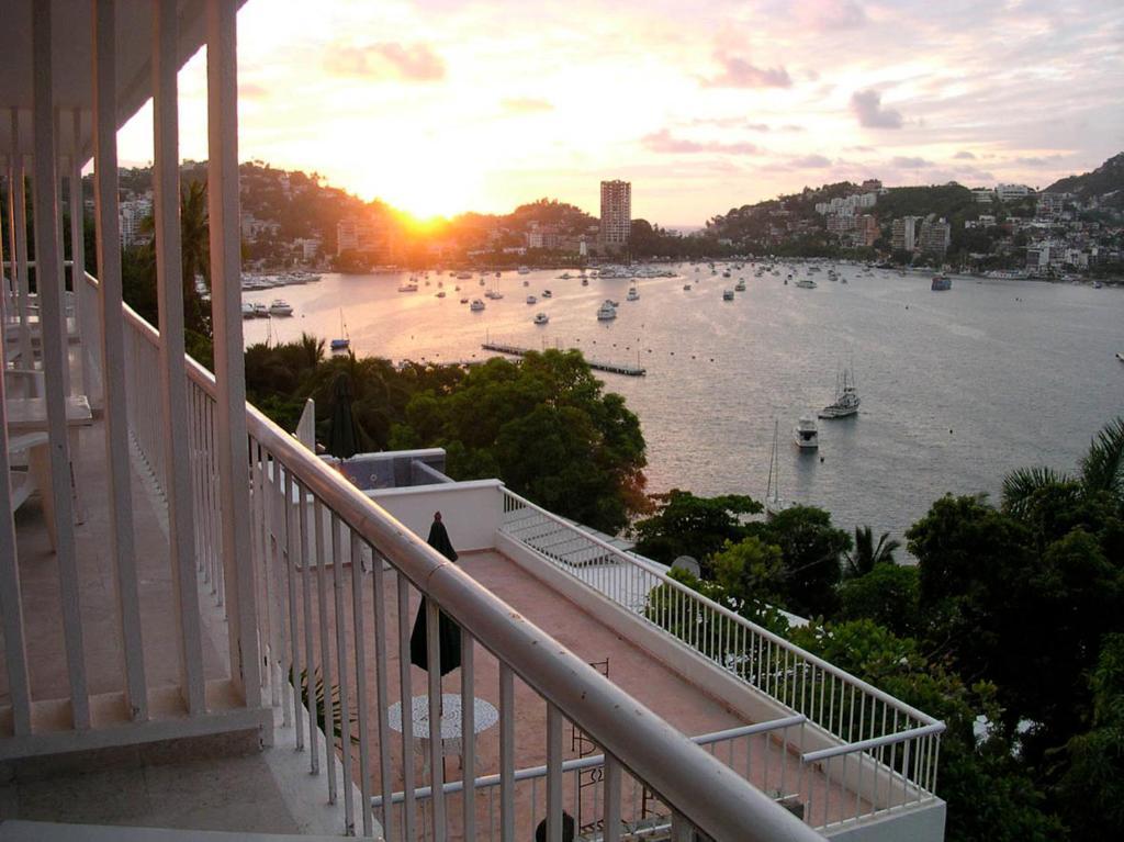 Pier D Luna Pensión Acapulco