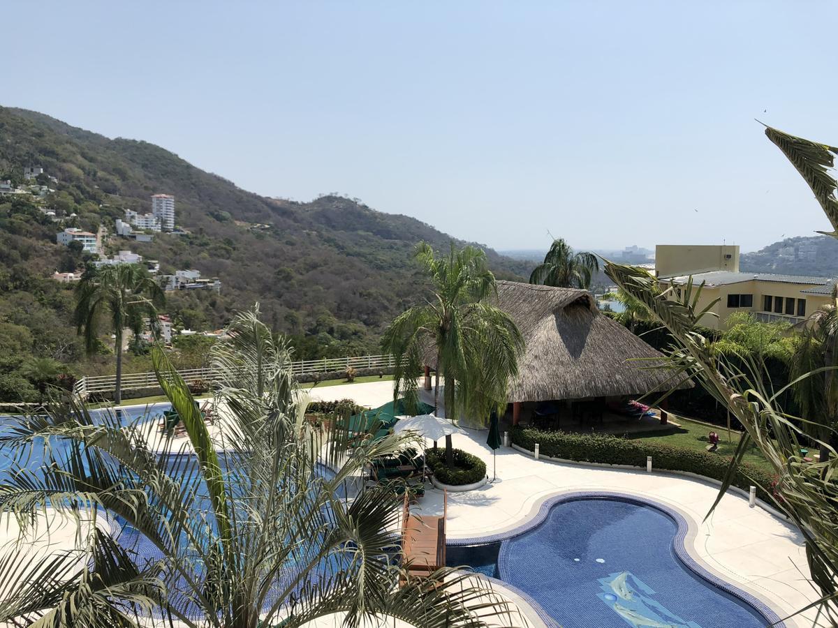 B Pichilingue Esmeralda Apt & Beach Club