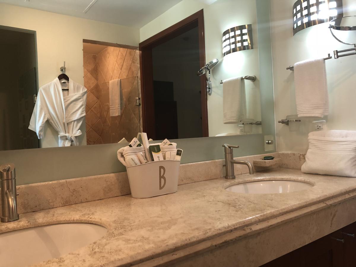 B Pichilingue Esmeralda Apt & Beach Club