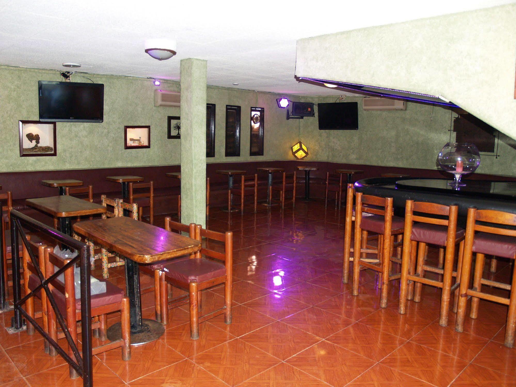 El Tropicano