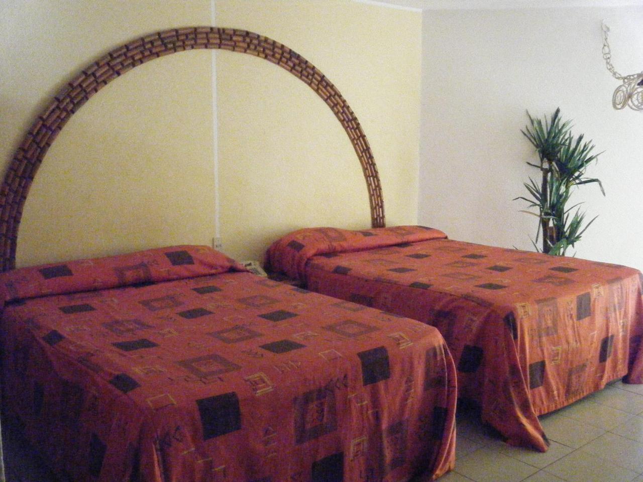 El Tropicano