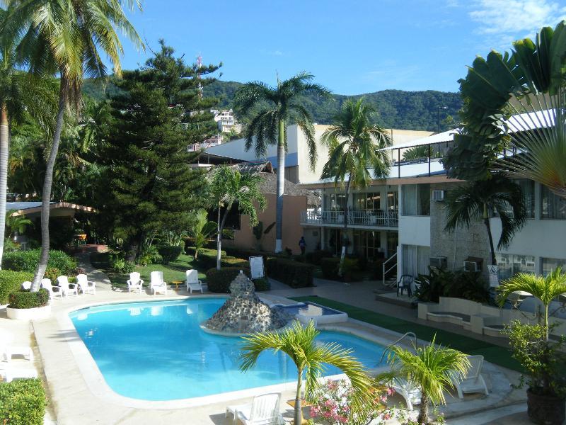 El Tropicano Hotel