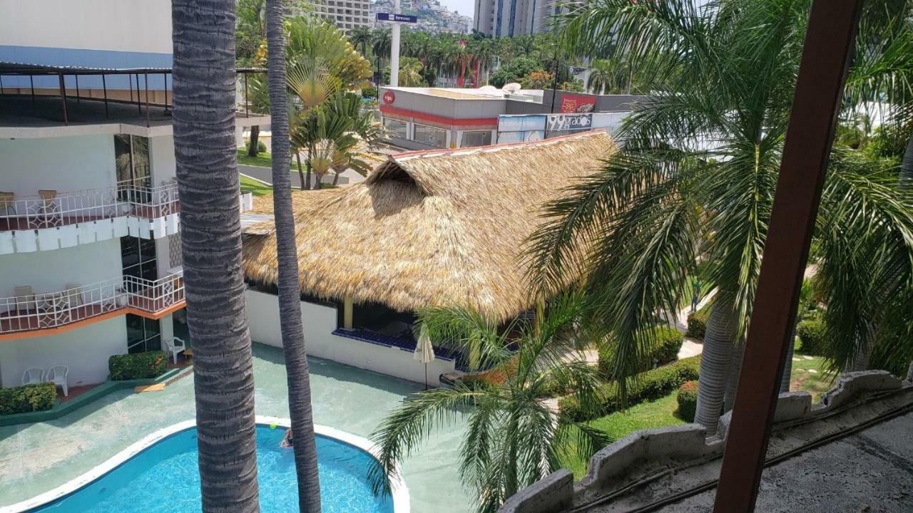 El Tropicano