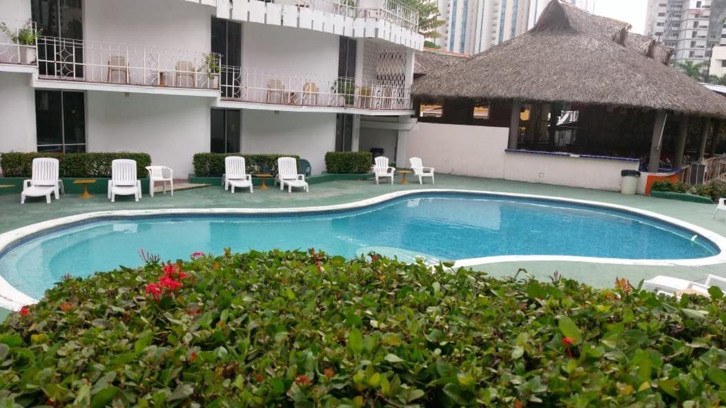 El Tropicano Hotel