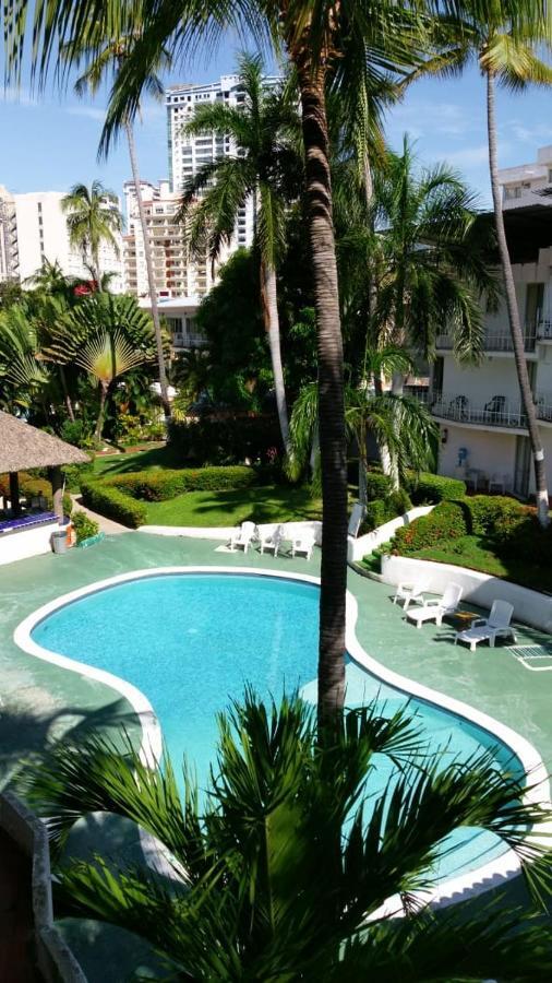 El Tropicano Hotel