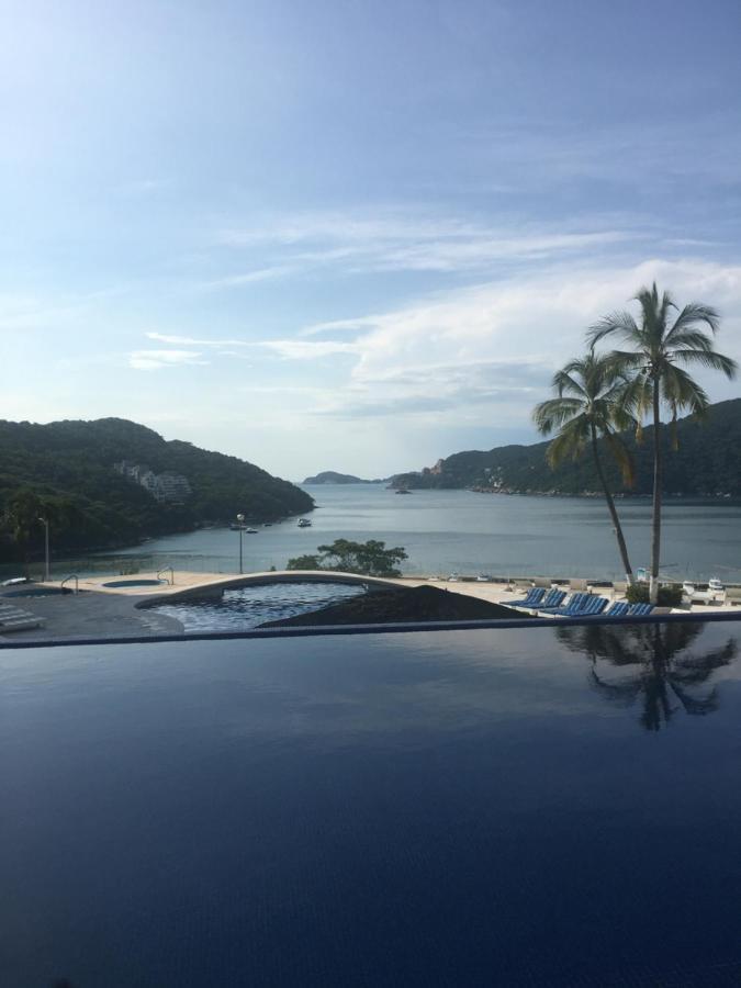 En Cabo Marques Diamante, Departamento Con Vistas Al Mar Y Atardeceres Espectaculares, Cerca Esta La Playa Al Nivel De La Caseta Del Condominio De Pto Marquez, Enfrente, Wifi, Restaurante, Albercas, 6 Personas Acapulco
