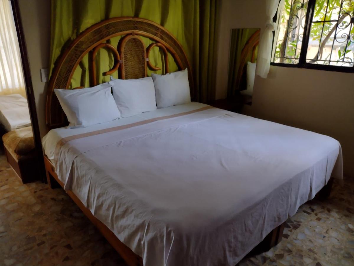 Ashly Boulevard * Acapulco