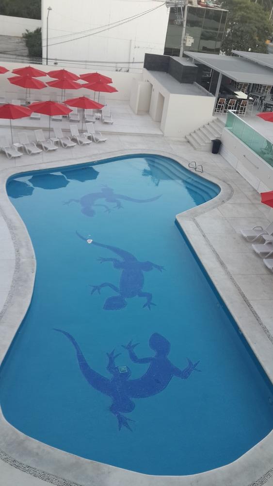 Hotel We Acapulco