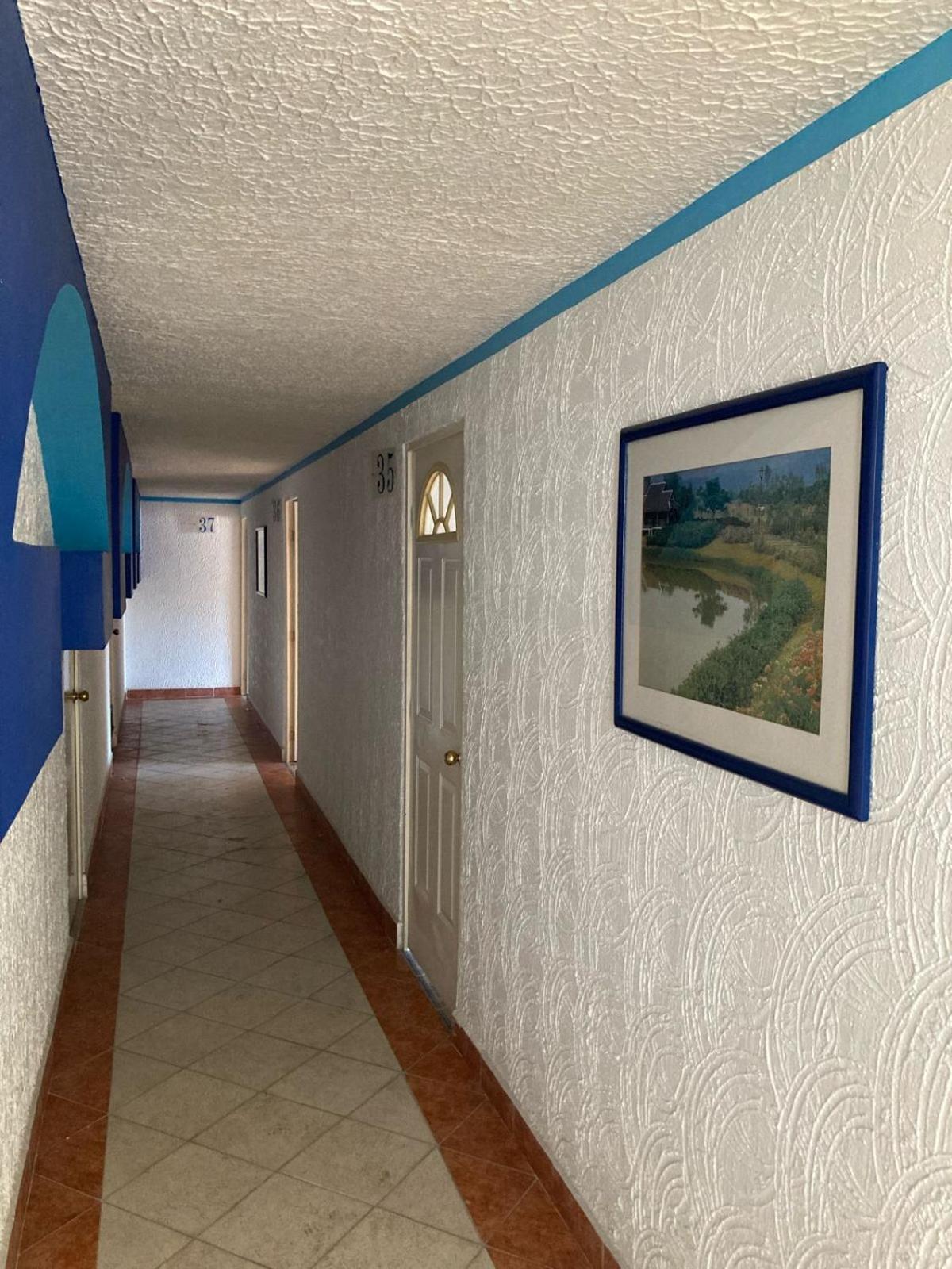 Oasis Hotel *