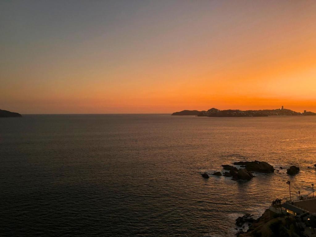 1808 By Victoria * Acapulco