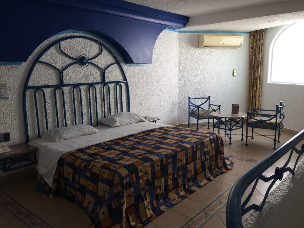 Oasis Hotel *