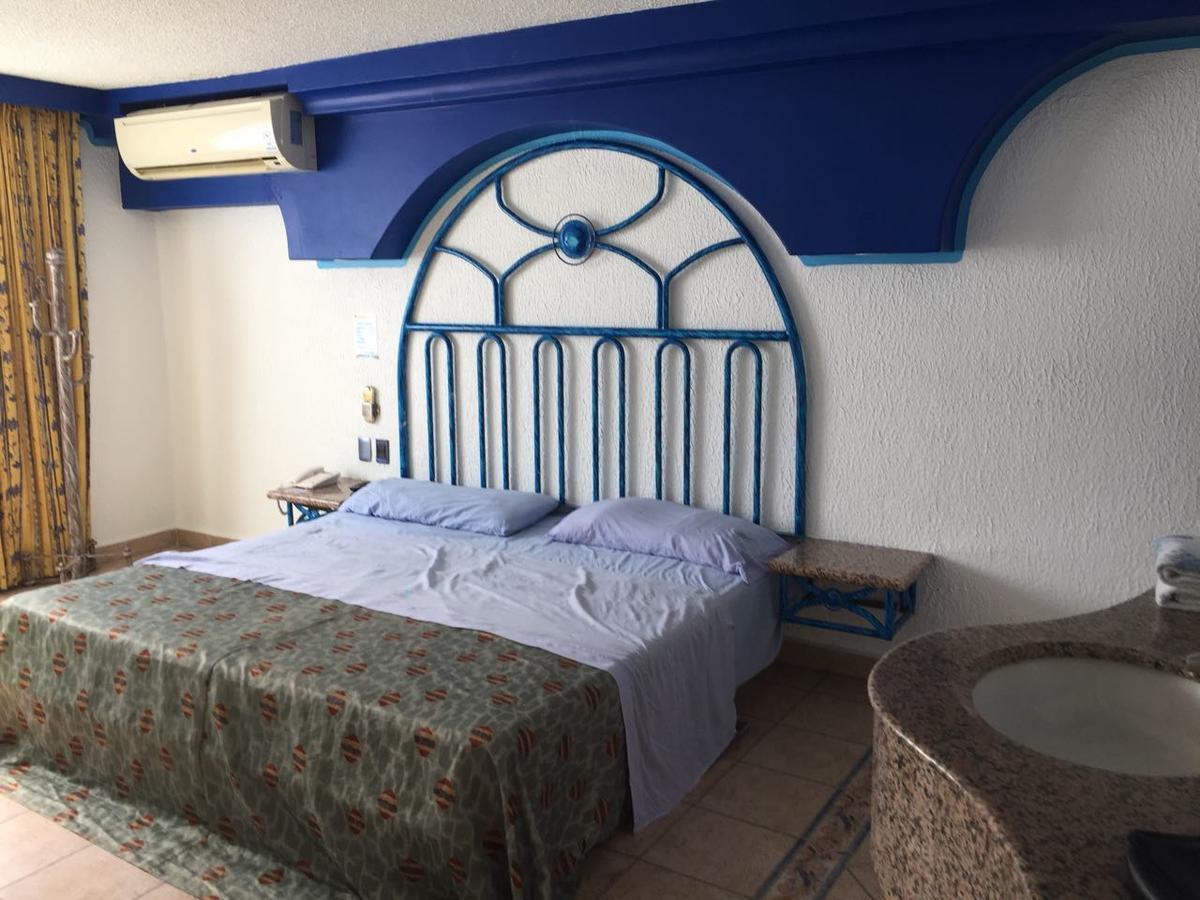 Oasis Hotel *