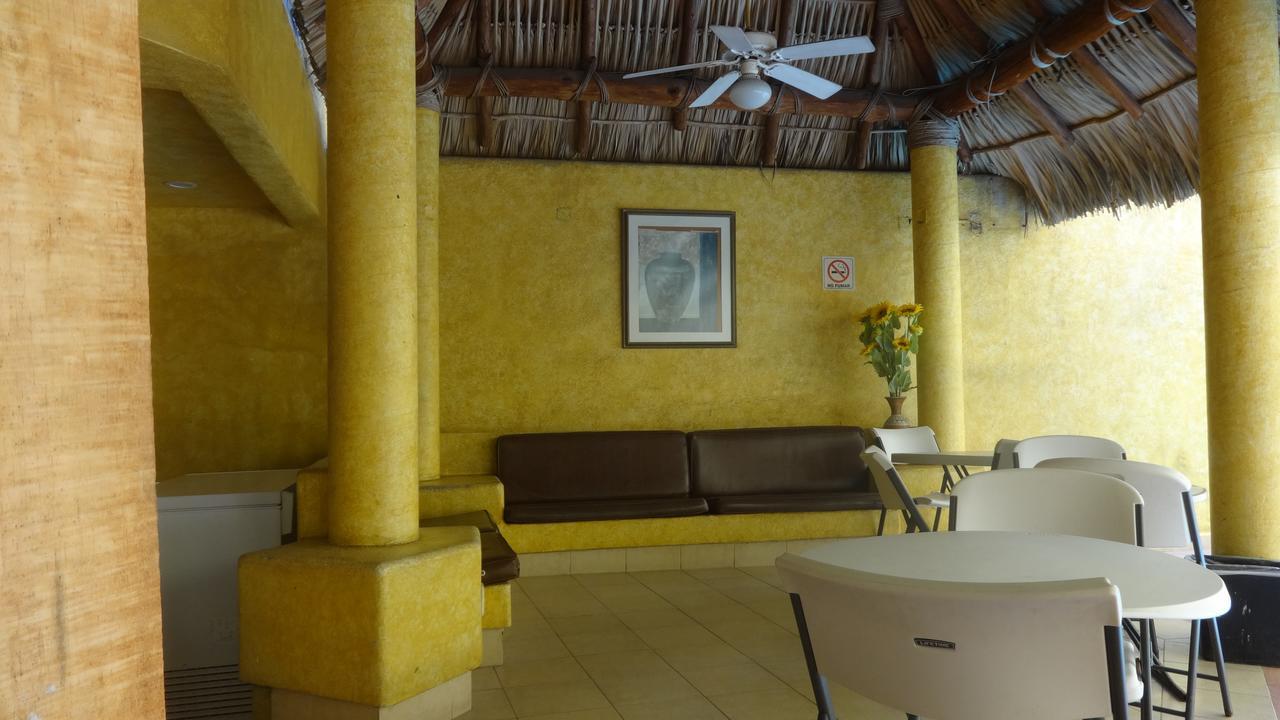 La Lupita 3*