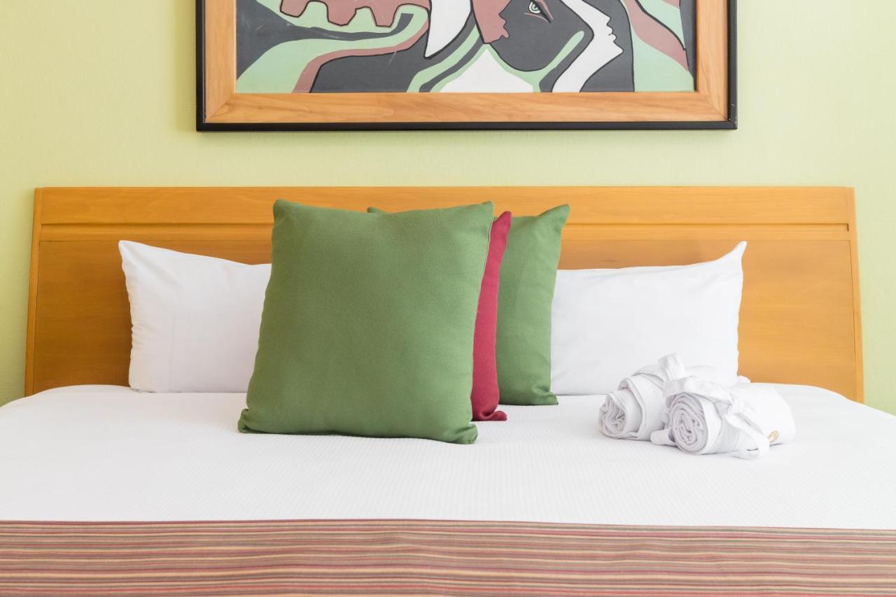 Hotel Costera De Las Palmas 1121 Playa Diamante *