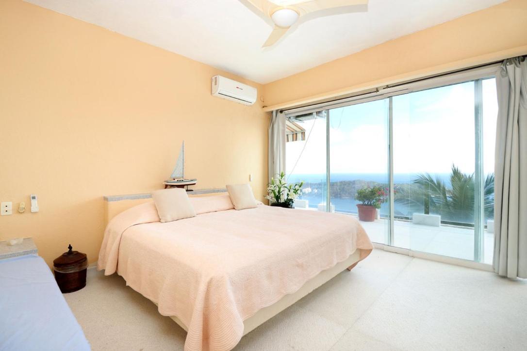 Linda Acapulco