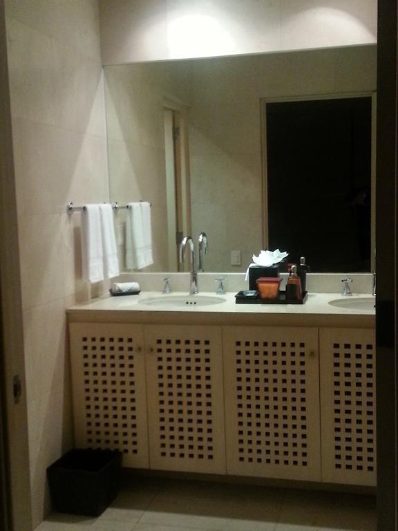 Del Sha Apartment *