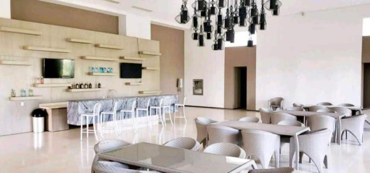 La Isla Residences Grand Cayman Apartment Acapulco