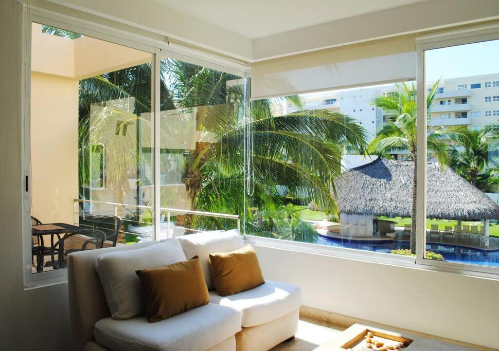Apartment Style With Club Acapulco
