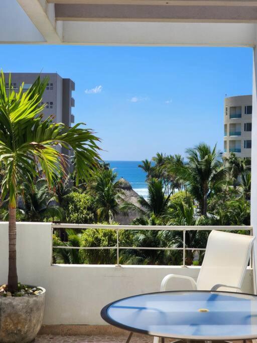 Apartment Style With Club Acapulco