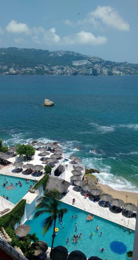 Torres Gemelas Bougambilia Torres Gemelas 1912 * Acapulco